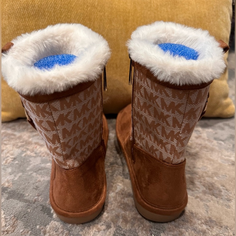Michael Kors Girls Tan Suede Fur Boots Size 2 - Picture 3 of 5